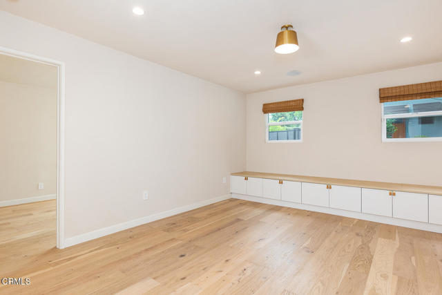 987 Bell Street, Pasadena CA: https://media.crmls.org/mediaz/cd7e5913-7752-4967-803e-929a3ccab130.jpg