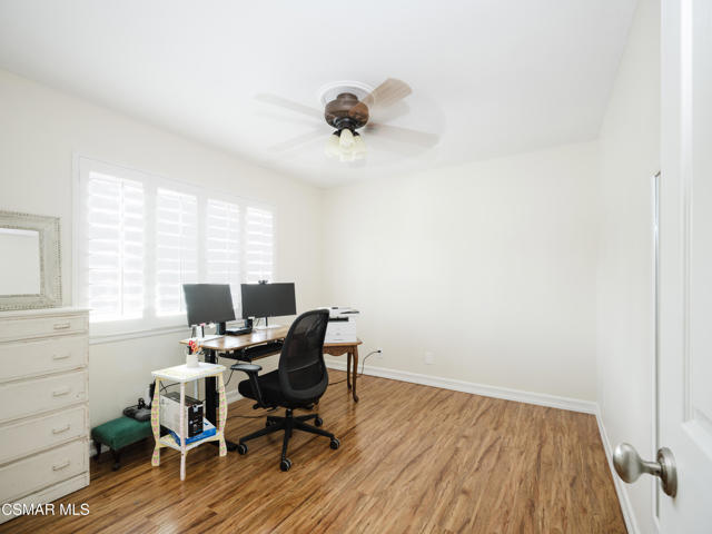 709 Zinnia Court, Thousand Oaks CA: https://media.crmls.org/mediaz/cd7ecbbe-aa29-48bb-8738-afe7346c290d.jpg