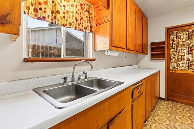 Detail Gallery Image 9 of 37 For 9732 Airport Vista, Santee,  CA 92071 - 3 Beds | 1 Baths