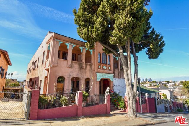 3160 Fairmount Street, Los Angeles CA: https://media.crmls.org/mediaz/cd7f22a2-fbcd-4ac9-b6c2-74c0cd1126b1.jpg