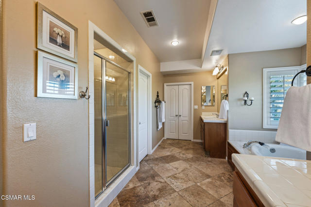 Image 40 of 51 For 490 Peter Place