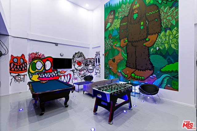 2738 Rinconia Drive, Los Angeles CA: https://media.crmls.org/mediaz/cd80236c-909b-48bf-92ce-ff0ed2ee6fc1.jpg