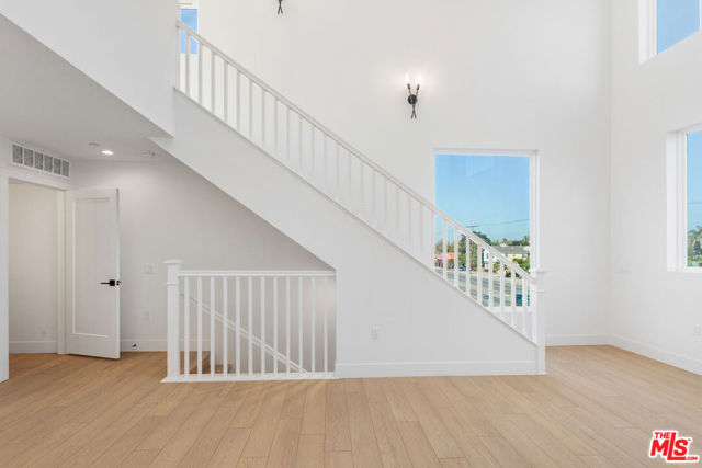 11220 Victory Boulevard, North Hollywood CA: https://media.crmls.org/mediaz/cd805278-3d9e-4e69-9fcb-e4d4dd790032.jpg