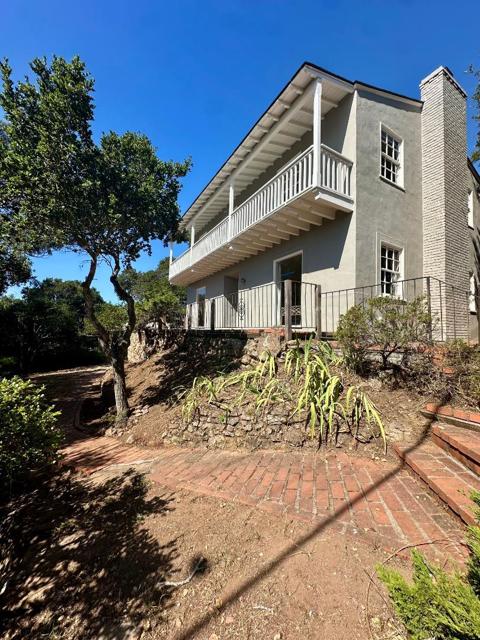 1920 Oak Knoll Drive, Belmont CA: https://media.crmls.org/mediaz/cd809702-1a35-4f5c-8684-b6f4536eceee.jpg