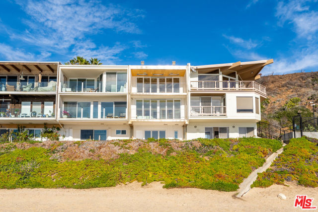 11950 BEACH CLUB Way, Malibu CA: https://media.crmls.org/mediaz/cd80aee7-eaf2-4eae-a6ce-c42e619e21db.jpg