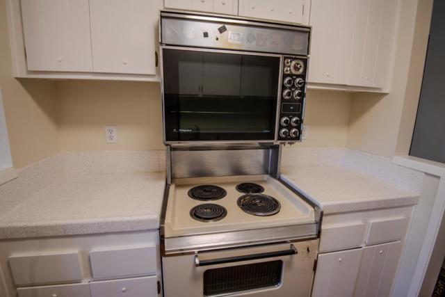 3350 La Mesa Drive, San Carlos CA: https://media.crmls.org/mediaz/cd80b21f-4aa0-4fda-8512-db4b0b937924.jpg