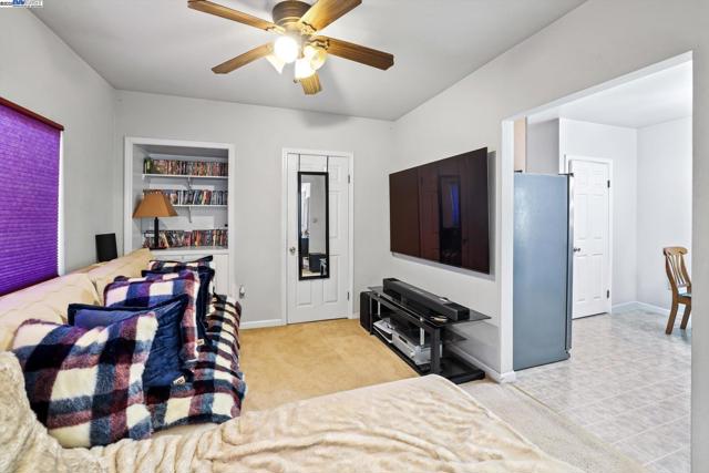 835 Apgar St, Oakland CA: https://media.crmls.org/mediaz/cd80b435-1ae2-4cad-a3f9-2cb1937d66a4.jpg