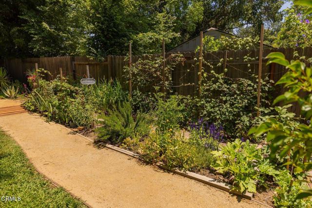 216 N Fulton Street, Ojai CA: https://media.crmls.org/mediaz/cd80bc89-d3f2-4fe3-a27d-0002884dfb74.jpg