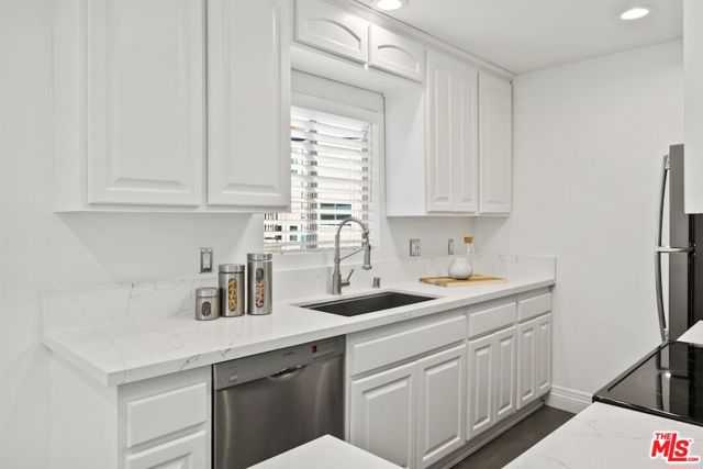 1831 Prosser Avenue, Los Angeles CA: https://media.crmls.org/mediaz/cd81243c-f5f9-4004-81ca-89ea6667fdc8.jpg