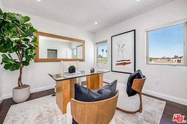 11218 Camarillo Street, 406 photo 17