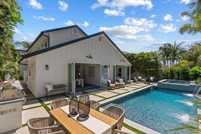 1384 Cynthia Ln, Carlsbad CA: https://media.crmls.org/mediaz/cd813807-0078-41e9-b8d8-b3efc72c8219.jpg