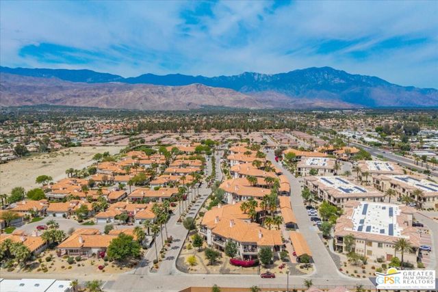 2010 Via San Martino, Palm Desert CA: https://media.crmls.org/mediaz/cd81cf23-116a-4bb5-85c0-3dac4910b666.jpg