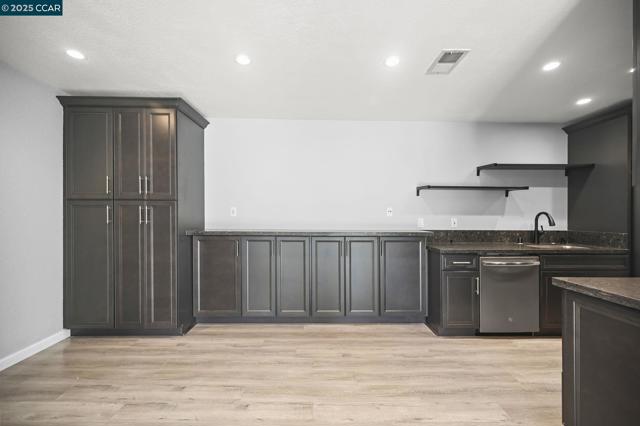 5095 Valley Crest Dr, Concord CA: https://media.crmls.org/mediaz/cd821988-590c-41a4-8c7e-895c92e31c67.jpg