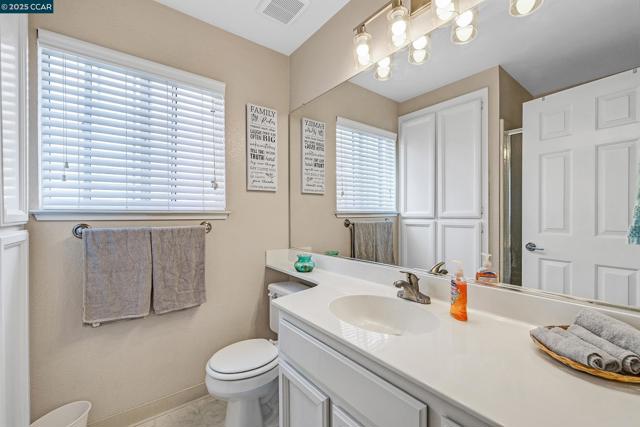 967 Heather Ln, San Lorenzo CA: https://media.crmls.org/mediaz/cd82221e-0bda-47c5-8528-35f52d12798f.jpg
