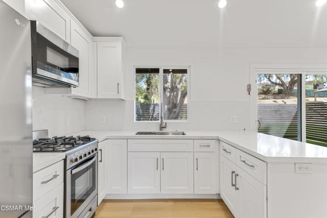 2651 Sirius Street, Thousand Oaks CA: https://media.crmls.org/mediaz/cd840c18-97af-4ca4-b0b0-a1021da6357f.jpg