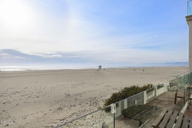 3541 Ocean Drive, Oxnard CA: https://media.crmls.org/mediaz/cd852000-2992-4ad0-8161-e496cd944c85.jpg