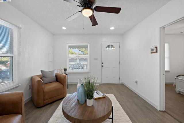 1385 Palm Ave, Martinez CA: https://media.crmls.org/mediaz/cd856b5b-b727-448c-bdee-20a744fc347a.jpg