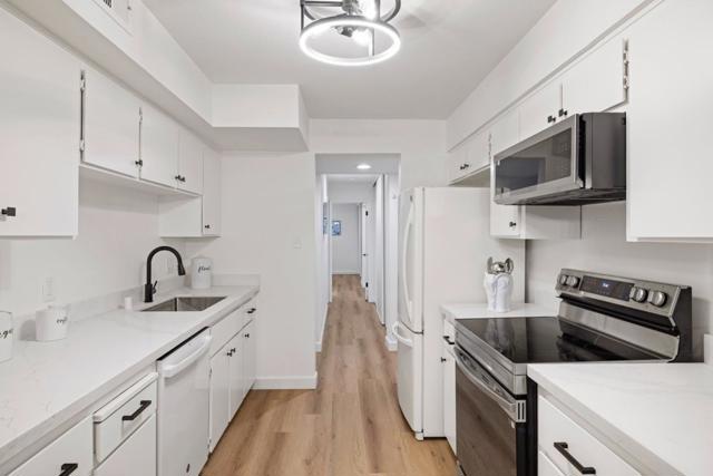 5101 Admiralty Lane, Foster City CA: https://media.crmls.org/mediaz/cd8632f9-e7f7-4096-bb43-16a14bd5b5ca.jpg