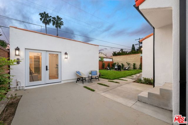 1237 S Curson Avenue, Los Angeles CA: https://media.crmls.org/mediaz/cd8646d0-45d8-40f7-9bd4-a4c557d3631a.jpg