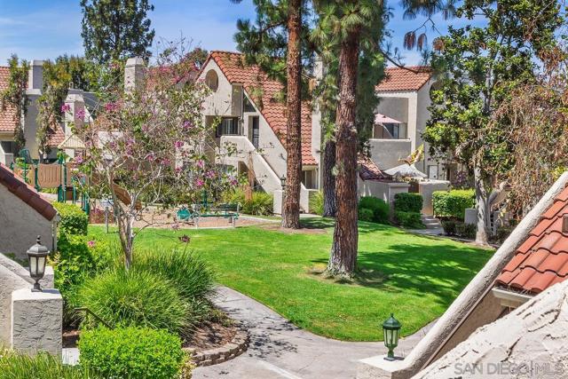 17945 Caminito Pinero, San Diego CA: https://media.crmls.org/mediaz/cd868ccd-abe5-4d65-a202-c978bd0673aa.jpg
