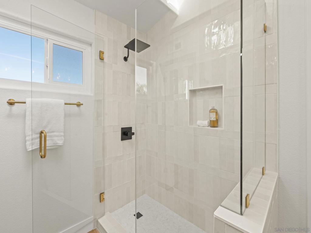 MLS #250043606SD image #34