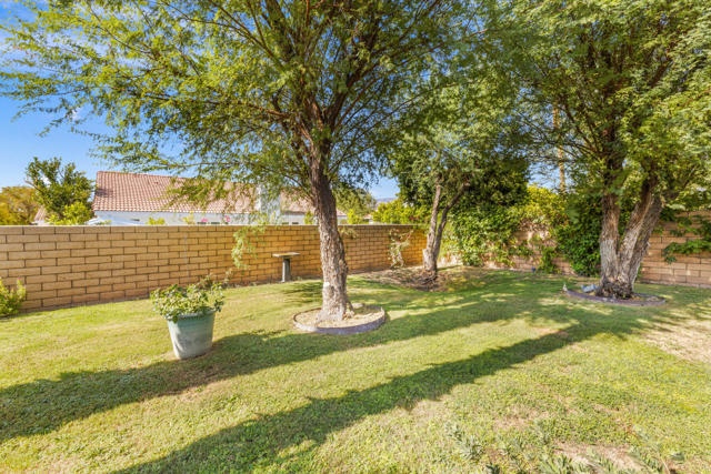 12 Boulder Lane, Rancho Mirage CA: https://media.crmls.org/mediaz/cd86bb2d-e930-4ab5-bb3b-8c800135aba4.jpg