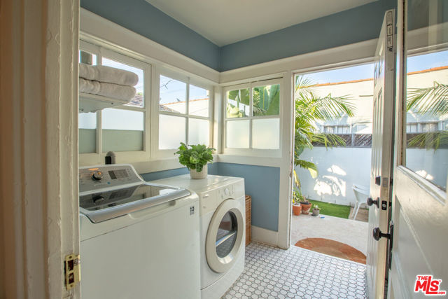 732 N Toledo Walk, Long Beach CA: https://media.crmls.org/mediaz/cd86d56a-6bc2-4b22-a17a-7743a4b81d73.jpg