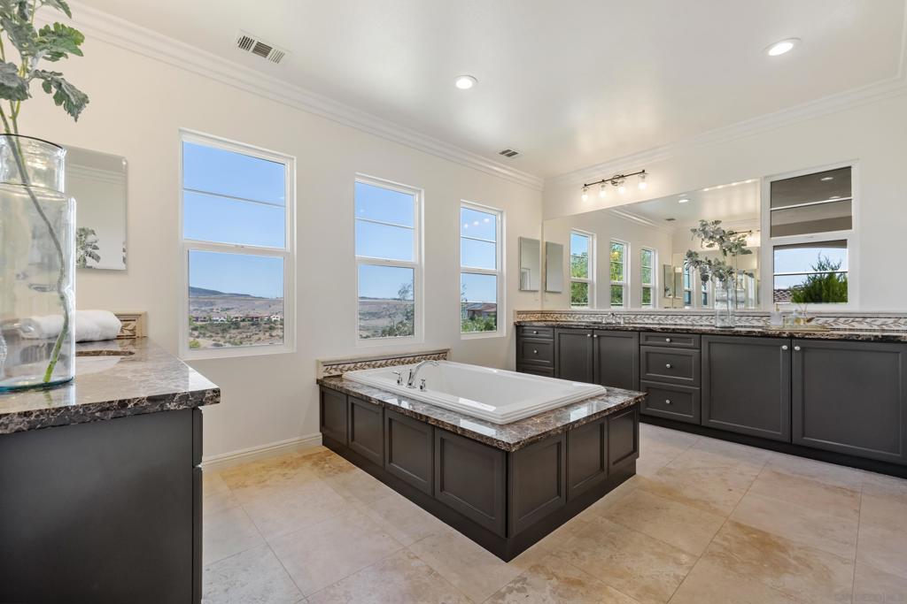 MLS #250033938SD img 29