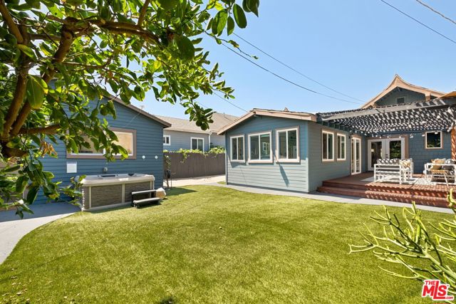 1638 S Van Ness Avenue, Los Angeles CA: https://media.crmls.org/mediaz/cd875af3-3390-4bd3-a8d6-488f1fbb611e.jpg