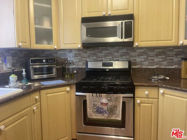 2223 Montrose Avenue, Montrose CA: https://media.crmls.org/mediaz/cd877c72-65b1-457e-8293-90c00c053eae.jpg