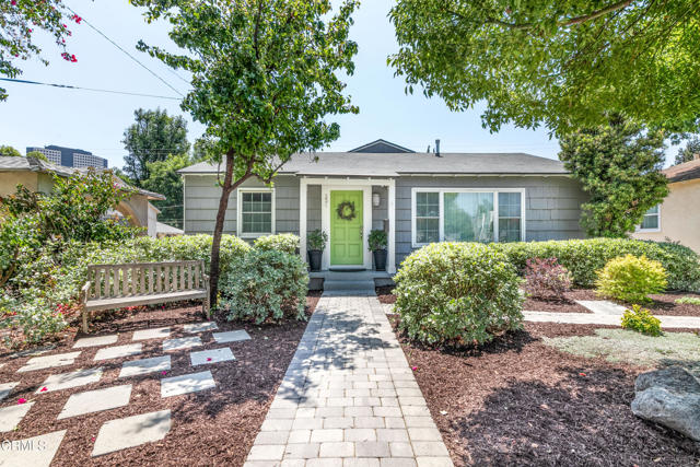 331 N Avon Street, Burbank CA: https://media.crmls.org/mediaz/cd87b60b-c76e-44d2-9d86-9cba572e33c9.jpg