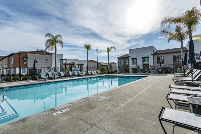 Detail Gallery Image 35 of 43 For 958 Foxwood Ln, Vista,  CA 92081 - 1 Beds | 2 Baths