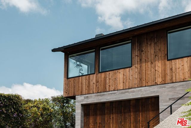 2532 Canyon Oak Dr, Los Angeles CA: https://media.crmls.org/mediaz/cd884c56-ecb5-4c4f-9823-6bb0a7ca5897.jpg