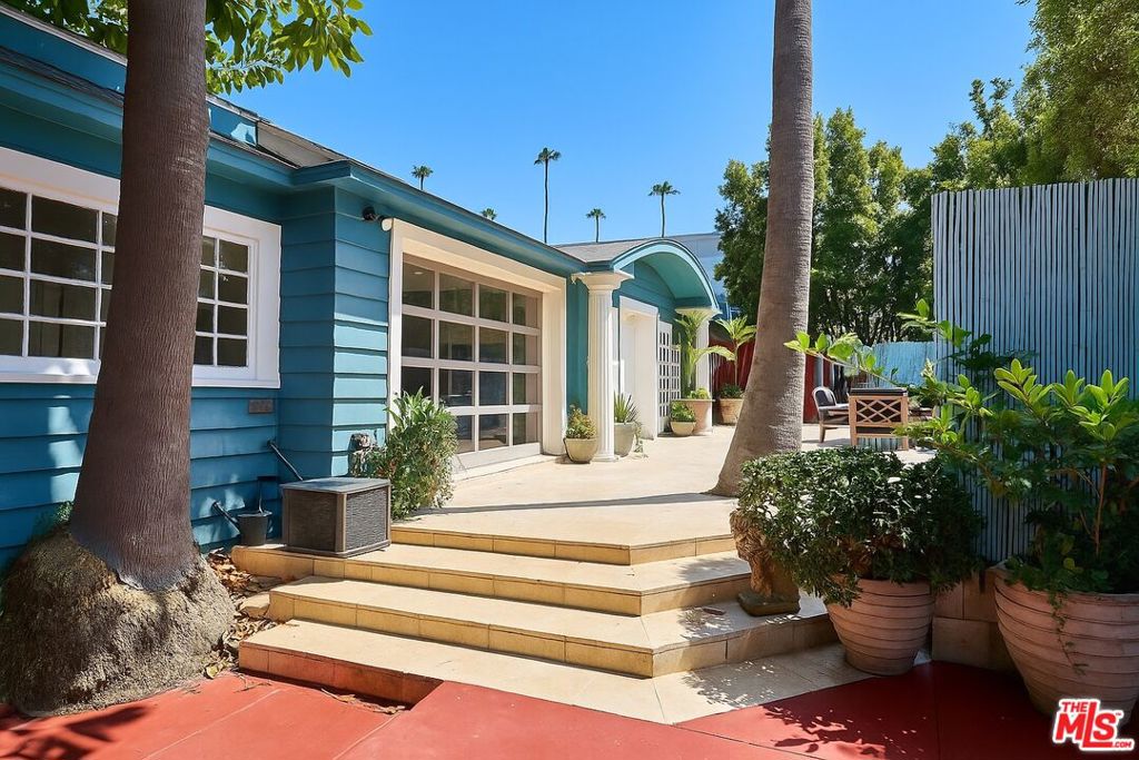 837 Venice Boulevard