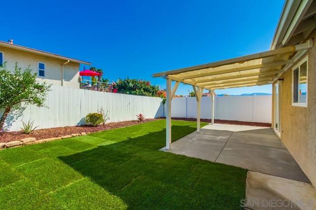 950 Funquest Dr, Fallbrook CA: https://media.crmls.org/mediaz/cd89cda2-e0ac-4f7a-bbf0-409f14c4260e.jpg