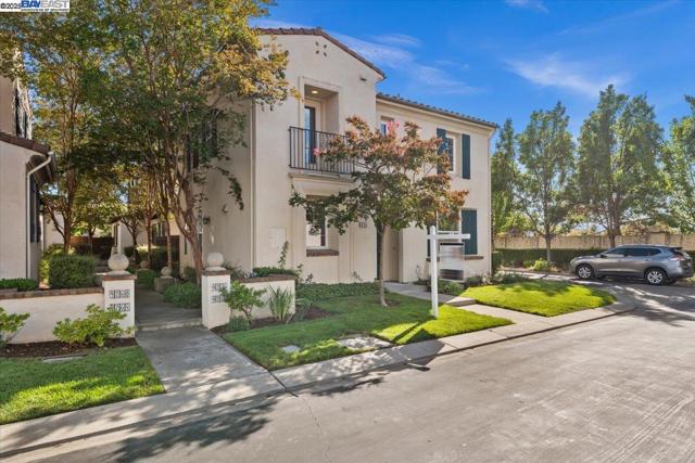 9752 Belladonna Dr, San Ramon CA: https://media.crmls.org/mediaz/cd89ee1b-1302-41aa-b64d-bb04721c7381.jpg