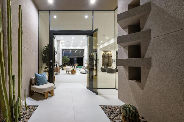 160 Kiva Drive, Palm Desert CA: https://media.crmls.org/mediaz/cd8a2276-803e-4668-99f9-5ceca5797328.jpg