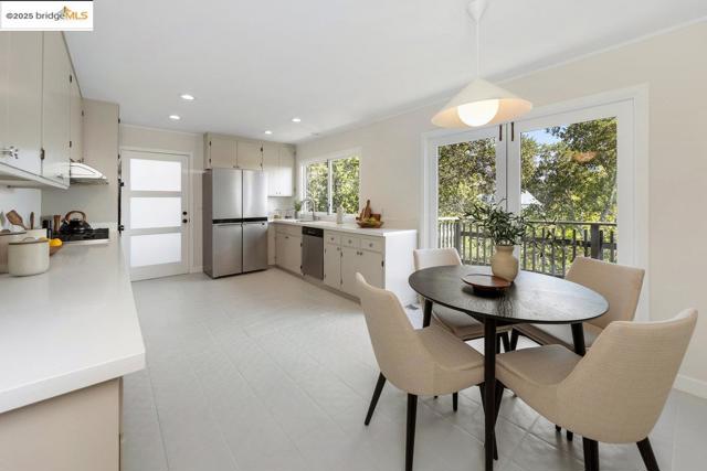 99 Lexford Rd, Piedmont CA: https://media.crmls.org/mediaz/cd8a25fd-b749-4ea6-baf7-21ad712b7d11.jpg