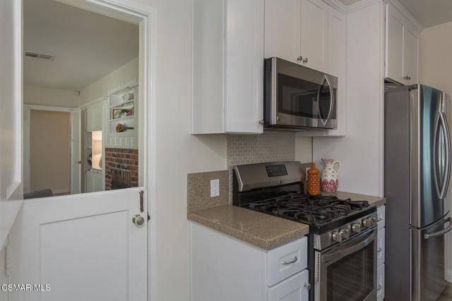 5715 Vista Del Monte Avenue, Sherman Oaks CA: https://media.crmls.org/mediaz/cd8a663e-ada7-46b5-a4c2-7a6c2dc4d0e2.jpg