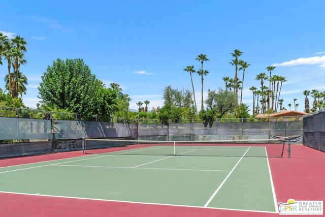 1852 N Mira Loma Way, Palm Springs CA: https://media.crmls.org/mediaz/cd8a893c-c578-458b-863b-2d86582cc840.jpg