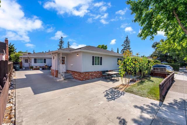 1567 Hawes Court, Redwood City CA: https://media.crmls.org/mediaz/cd8aaaa8-ca2a-4140-b31e-4a1b205c7cae.jpg