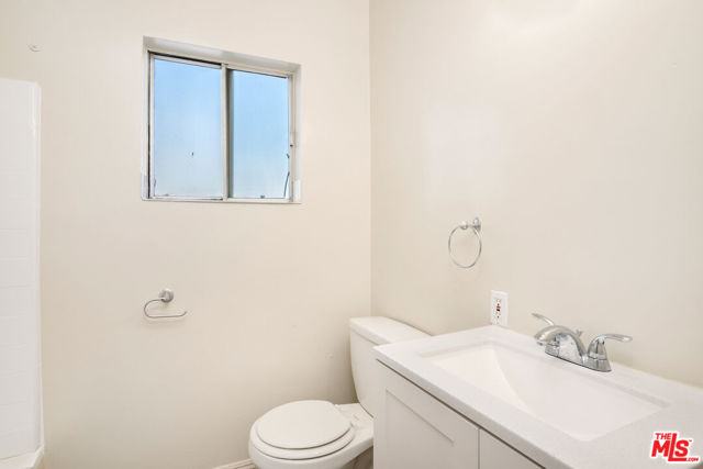 14805 Erwin Street, Van Nuys CA: https://media.crmls.org/mediaz/cd8abd75-5e46-477b-a2d3-48bee747f728.jpg