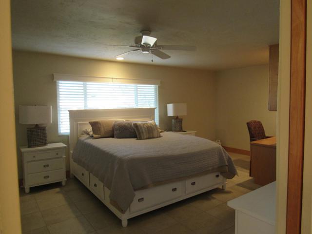 48440 Racquet Lane, Palm Desert CA: https://media.crmls.org/mediaz/cd8ac624-a371-484a-b998-de1a1cf2e3a6.jpg