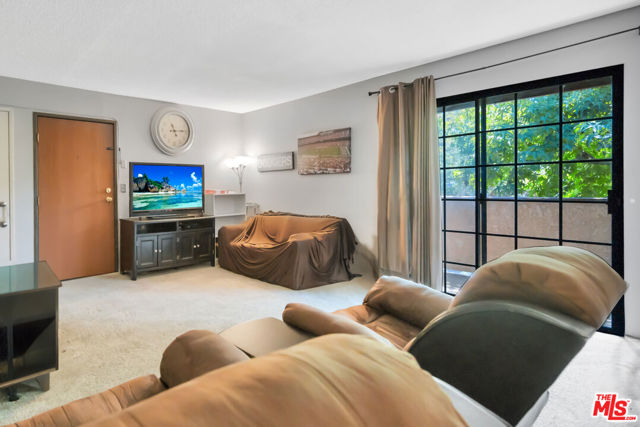 10220 De Soto Avenue, Chatsworth CA: https://media.crmls.org/mediaz/cd8b408c-63cb-4913-aa38-dca465a2af2f.jpg