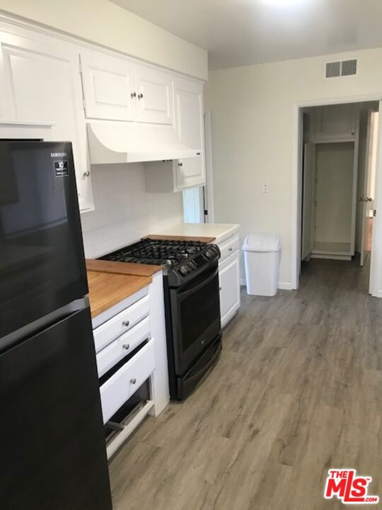 6970 Fernhill Drive, Malibu CA: https://media.crmls.org/mediaz/cd8b8a32-3763-4722-adf8-83a6037f27b1.jpg