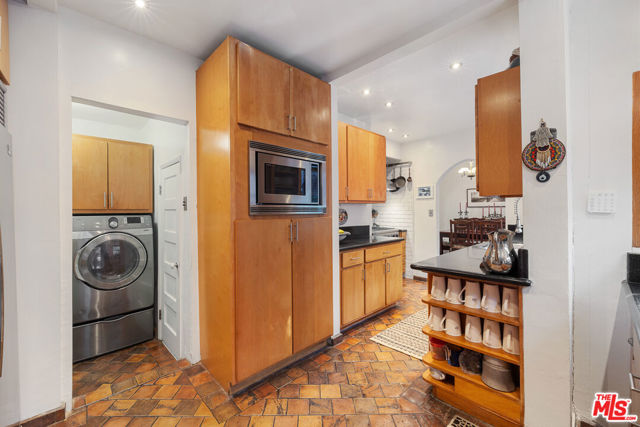400 W Avenue 42 Avenue, Los Angeles CA: https://media.crmls.org/mediaz/cd8b9890-b6bb-4b28-8fc6-ff0dd7e20e11.jpg