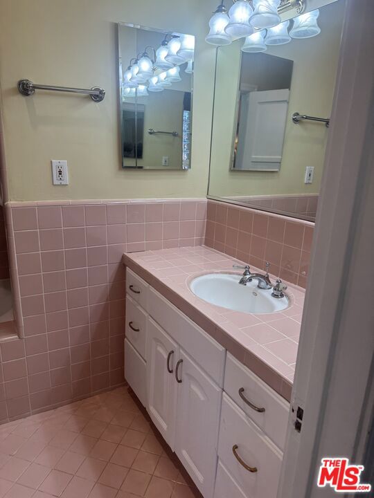 4116 Garthwaite Avenue, Los Angeles CA: https://media.crmls.org/mediaz/cd8be422-2643-49ef-b30b-a82241e21ea4.jpg