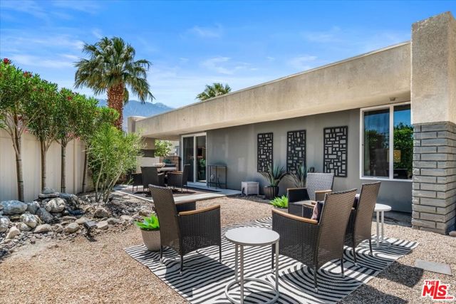 3072 Sunflower Circle, Palm Springs CA: https://media.crmls.org/mediaz/cd8c09f2-991c-42f5-9b5c-b2dd7f824447.jpg