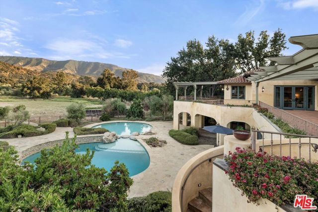 561 Saddle Lane, Ojai CA: https://media.crmls.org/mediaz/cd8c721c-7e05-4f89-b225-7a1c4426591e.jpg