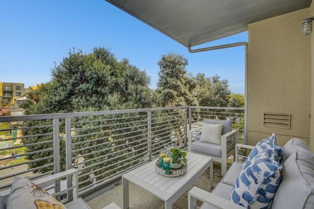 3090 Glascock Street, Oakland CA: https://media.crmls.org/mediaz/cd8cdb79-c60d-4ccd-8e80-ed71dc28a4b9.jpg